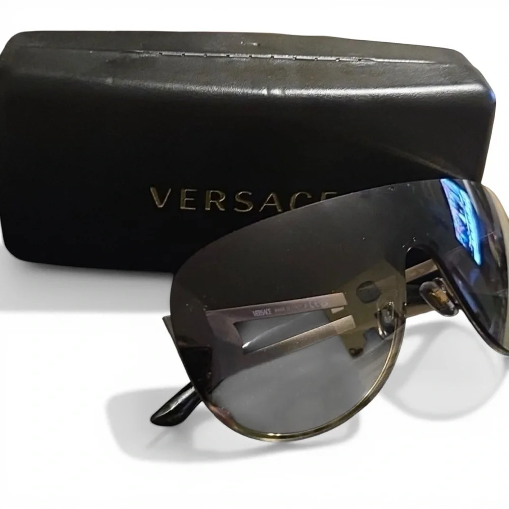 ✨💎VERSACE💎✨UNISEX GRADIENT SHEILD SUNNIES! EXCELLENT - Picture 2 of 5